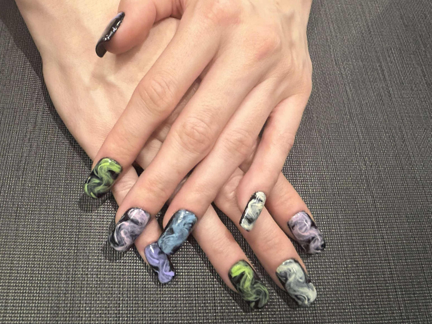 Glow-in-the-dark smokey swirl press-on nails