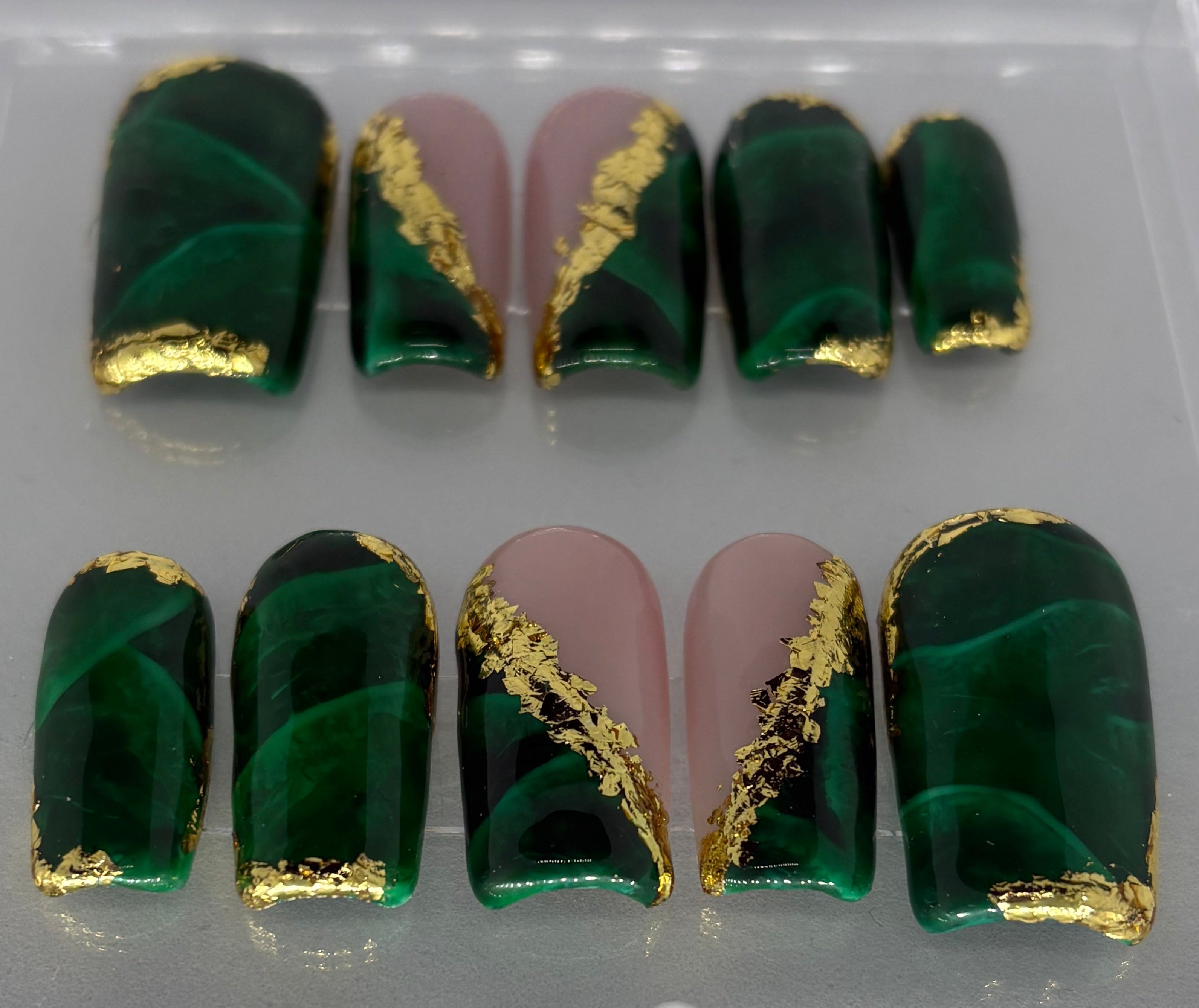 Green Glamour by AmiEZ Nails