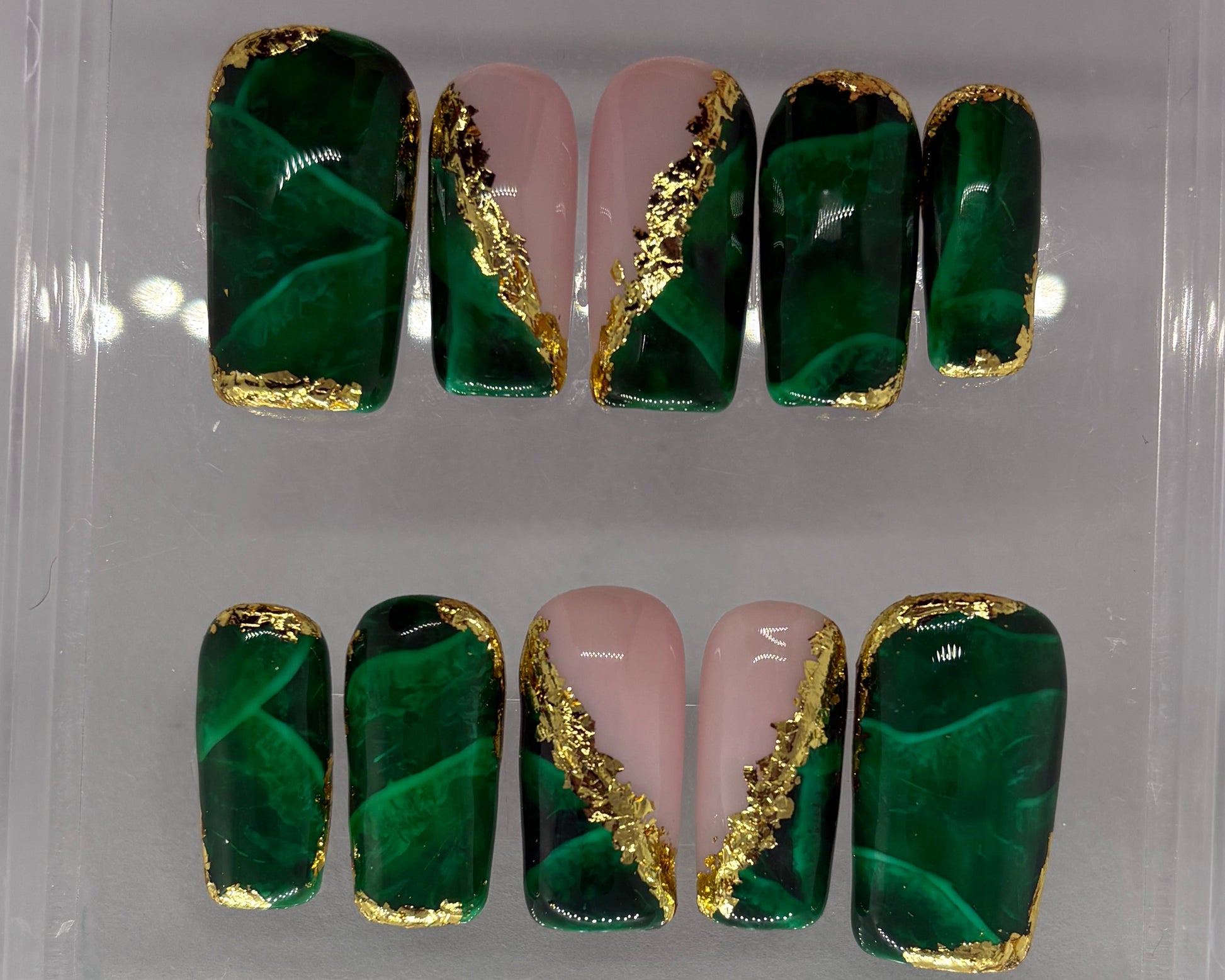 Green Glamour by AmiEZ Nails