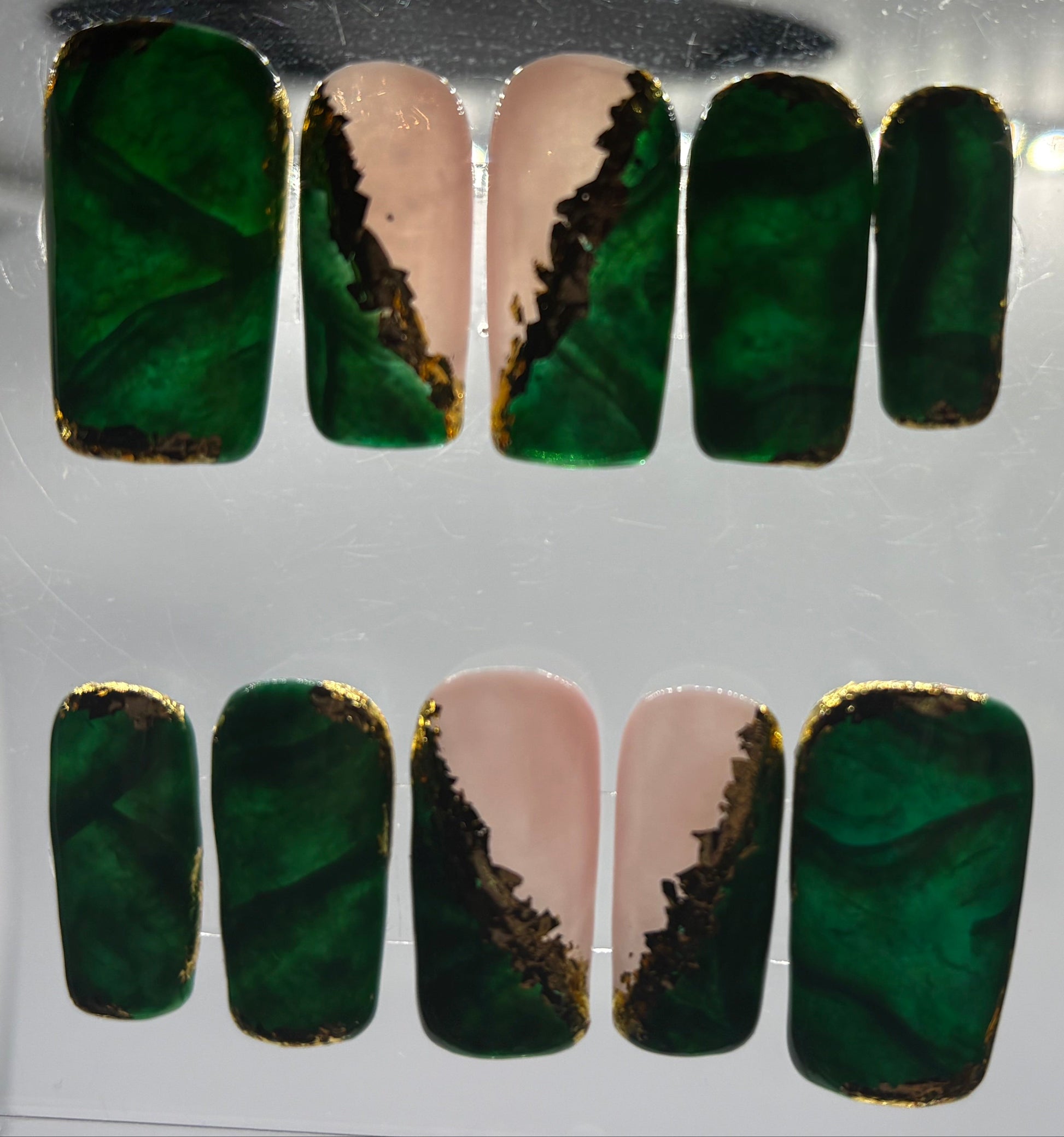 Green Glamour by AmiEZ Nails