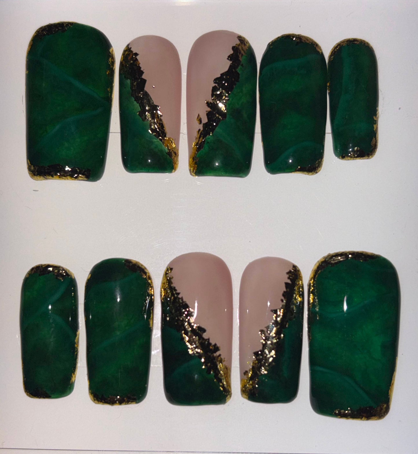 Green Glamour by AmiEZ Nails